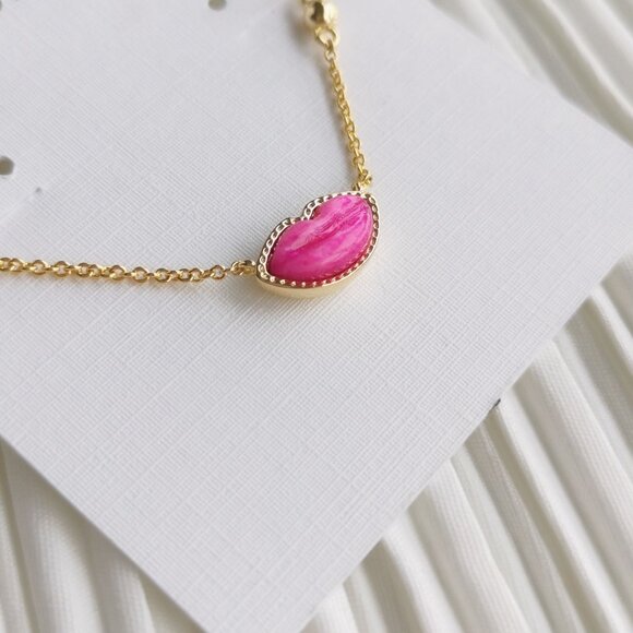 Kendra Scott Lips Hot Pink Mother-of-Pearl Gold Necklace - Picture 2 of 4